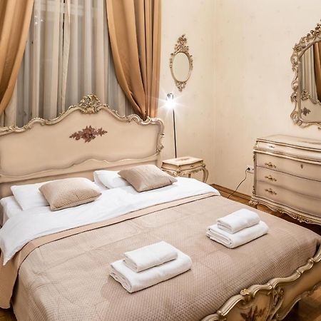 3 Bedrooms Royal Italian Style In An Austrian Building, Parking, Balcony リヴィウ エクステリア 写真