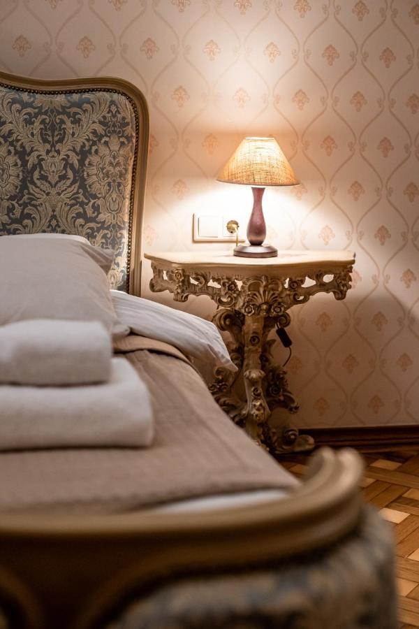 3 Bedrooms Royal Italian Style In An Austrian Building, Parking, Balcony リヴィウ エクステリア 写真