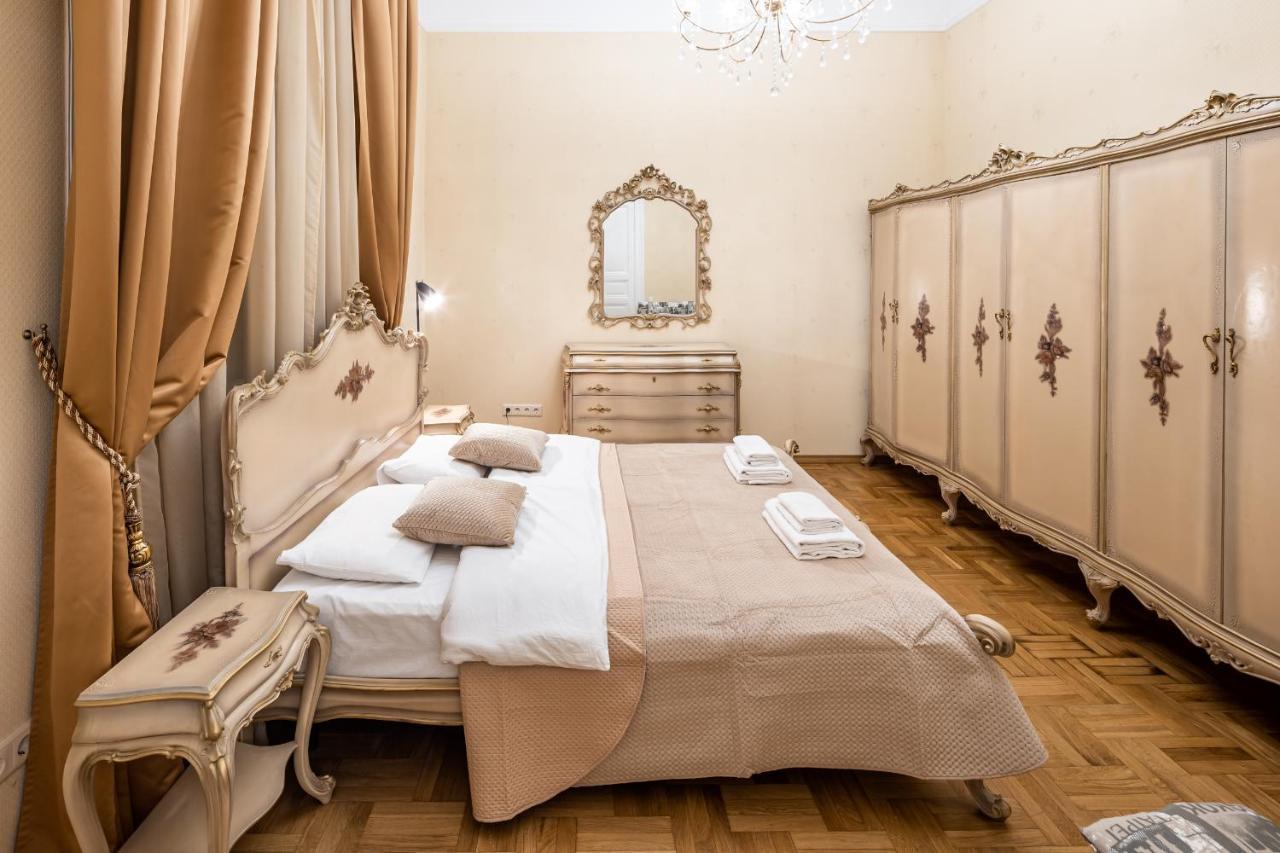 3 Bedrooms Royal Italian Style In An Austrian Building, Parking, Balcony リヴィウ エクステリア 写真