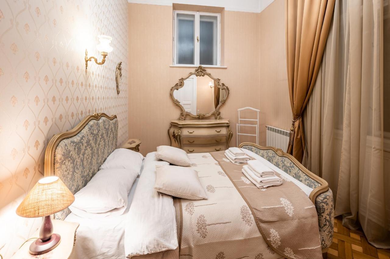 3 Bedrooms Royal Italian Style In An Austrian Building, Parking, Balcony リヴィウ エクステリア 写真
