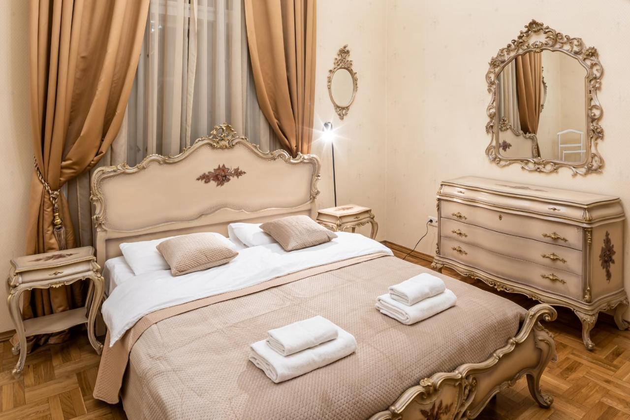 3 Bedrooms Royal Italian Style In An Austrian Building, Parking, Balcony リヴィウ エクステリア 写真