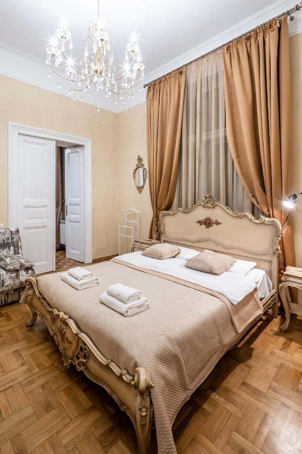 3 Bedrooms Royal Italian Style In An Austrian Building, Parking, Balcony リヴィウ エクステリア 写真