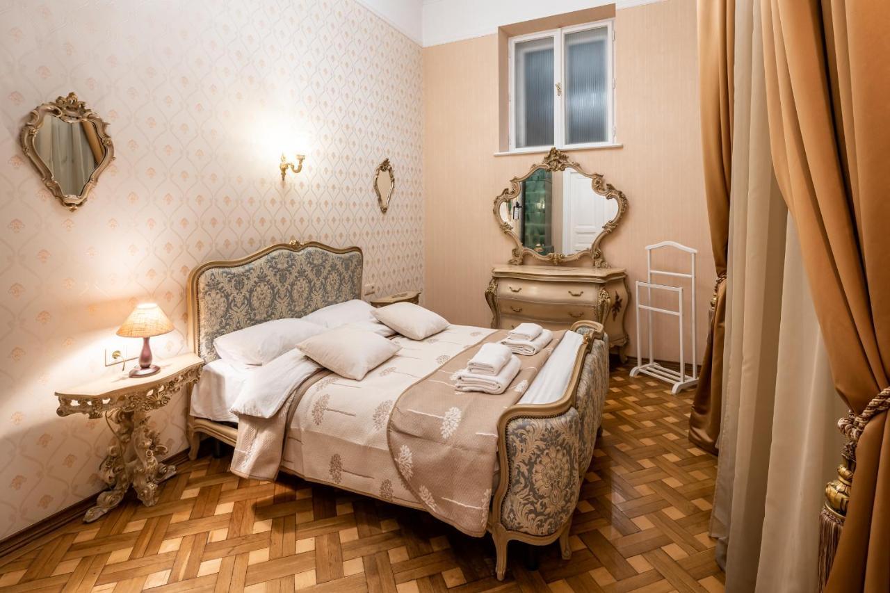 3 Bedrooms Royal Italian Style In An Austrian Building, Parking, Balcony リヴィウ エクステリア 写真