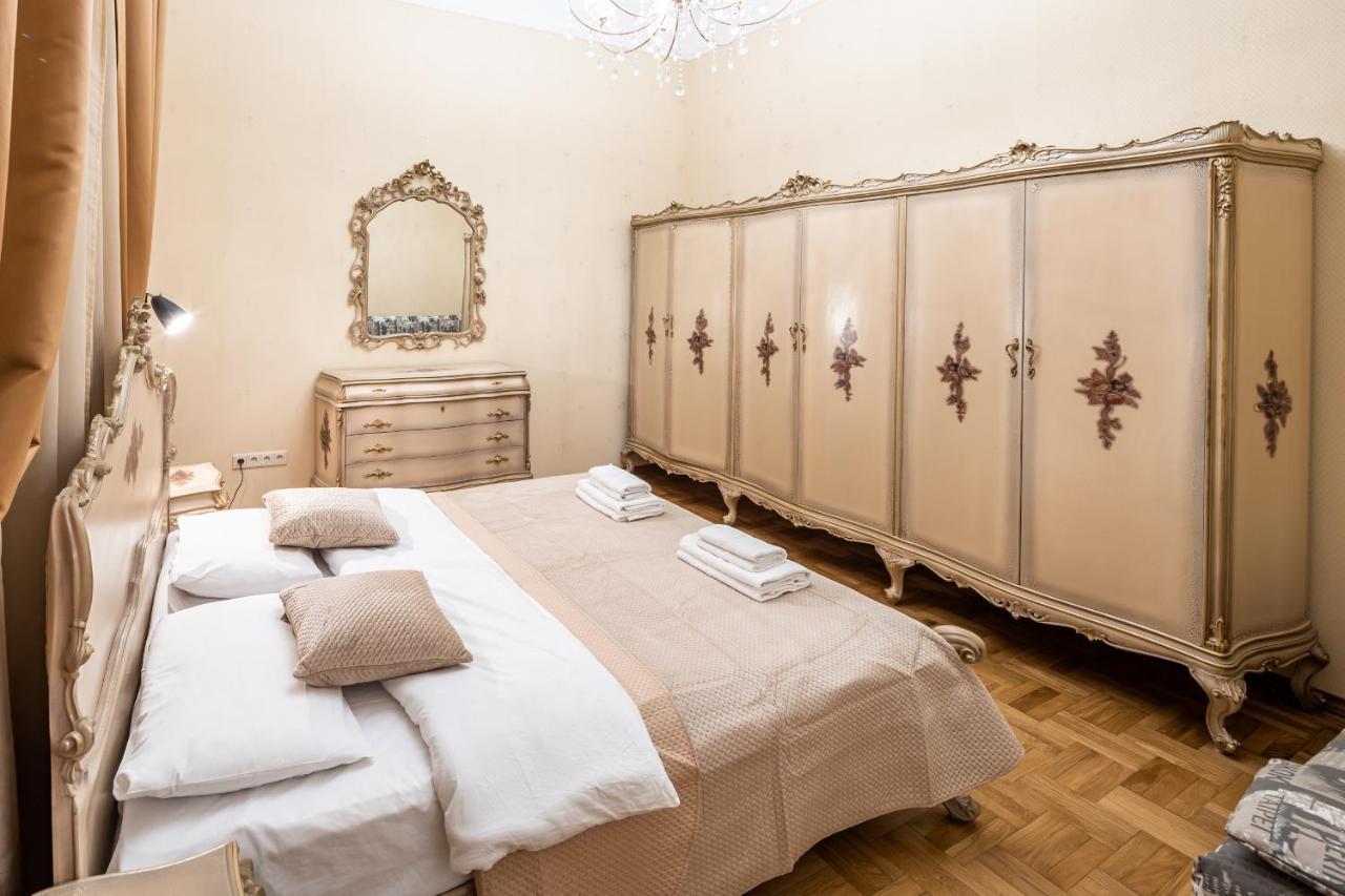 3 Bedrooms Royal Italian Style In An Austrian Building, Parking, Balcony リヴィウ エクステリア 写真