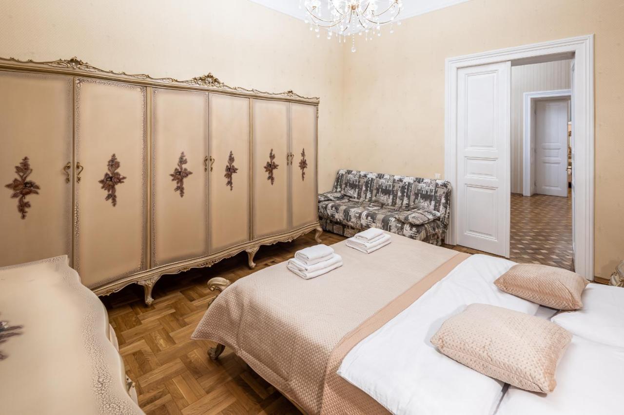3 Bedrooms Royal Italian Style In An Austrian Building, Parking, Balcony リヴィウ エクステリア 写真