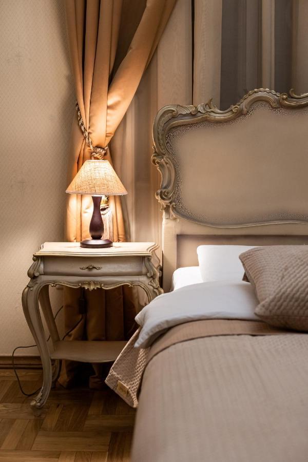 3 Bedrooms Royal Italian Style In An Austrian Building, Parking, Balcony リヴィウ エクステリア 写真