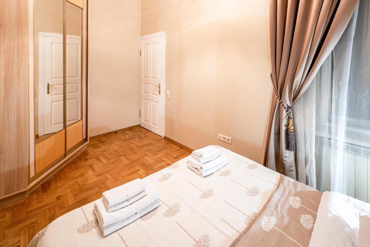 3 Bedrooms Royal Italian Style In An Austrian Building, Parking, Balcony リヴィウ エクステリア 写真