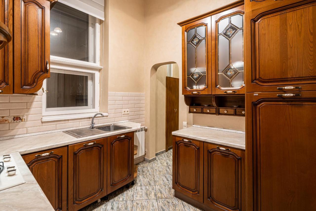 3 Bedrooms Royal Italian Style In An Austrian Building, Parking, Balcony リヴィウ エクステリア 写真