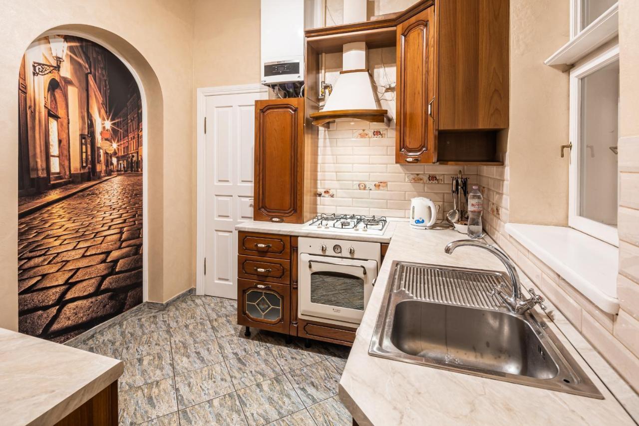 3 Bedrooms Royal Italian Style In An Austrian Building, Parking, Balcony リヴィウ エクステリア 写真