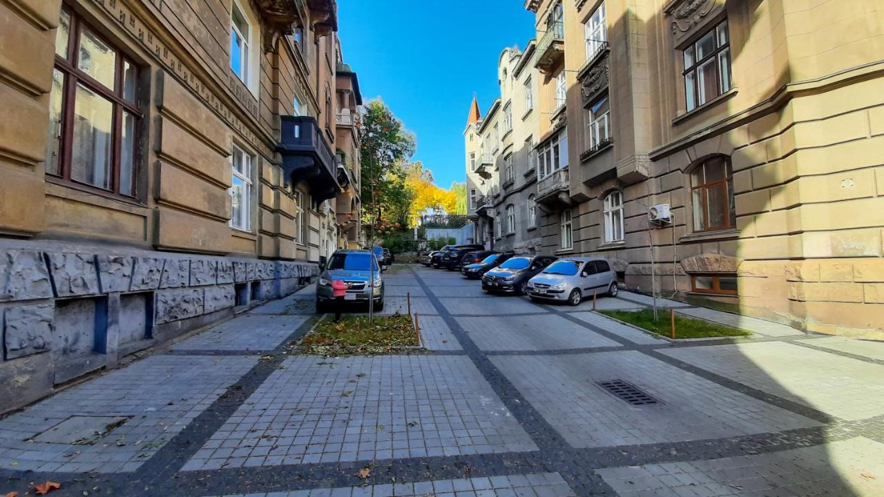 3 Bedrooms Royal Italian Style In An Austrian Building, Parking, Balcony リヴィウ エクステリア 写真