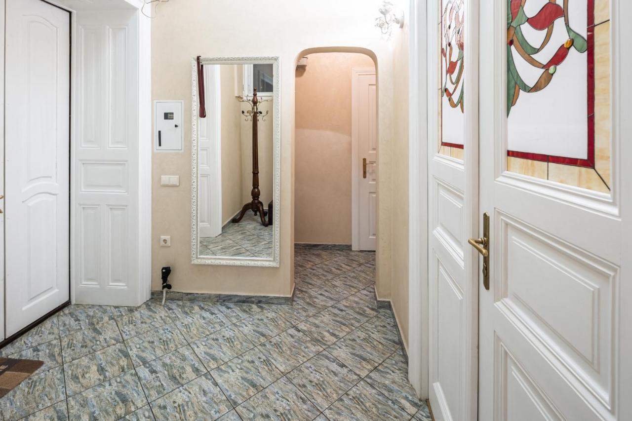 3 Bedrooms Royal Italian Style In An Austrian Building, Parking, Balcony リヴィウ エクステリア 写真