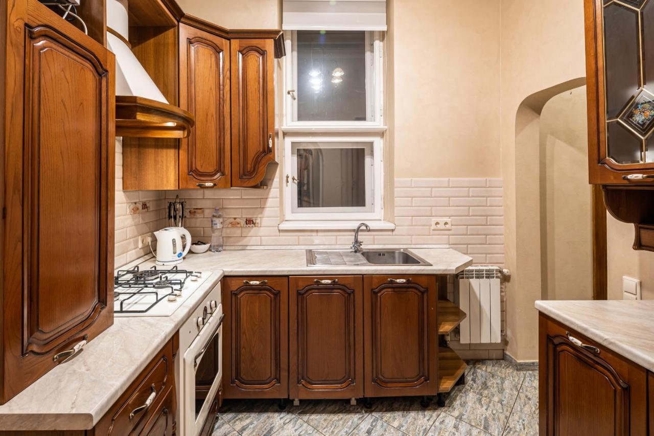 3 Bedrooms Royal Italian Style In An Austrian Building, Parking, Balcony リヴィウ エクステリア 写真