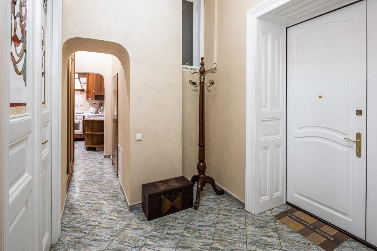 3 Bedrooms Royal Italian Style In An Austrian Building, Parking, Balcony リヴィウ エクステリア 写真
