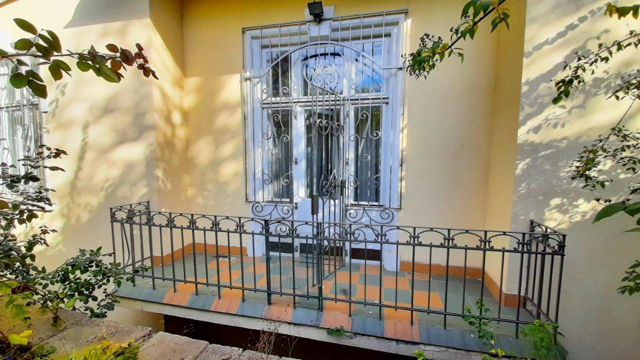 3 Bedrooms Royal Italian Style In An Austrian Building, Parking, Balcony リヴィウ エクステリア 写真